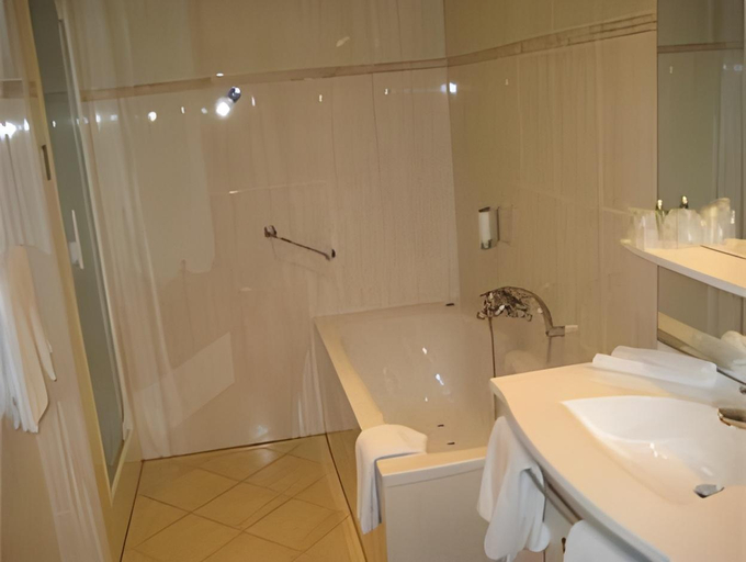 Bathroom 3, De Vlijt Royal Class 2-person suite, Texel