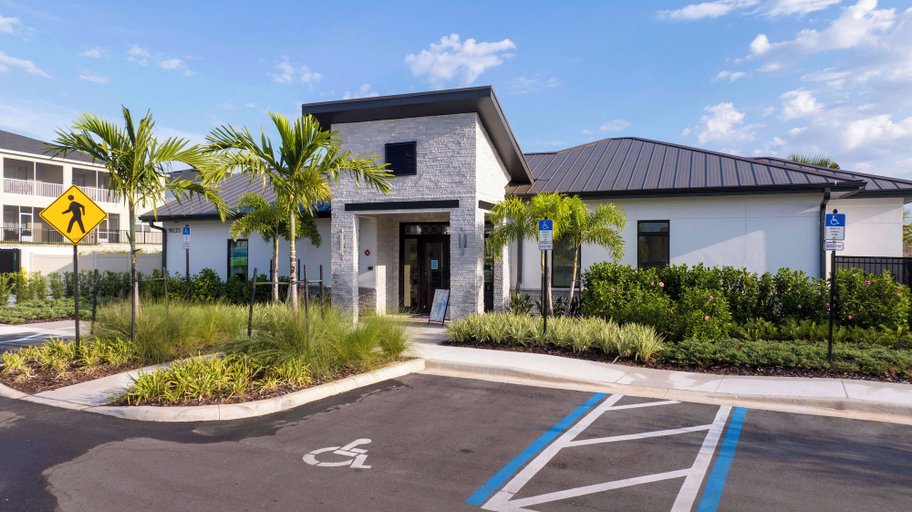 Room 2, Go 27 - Champions Gate, Osceola