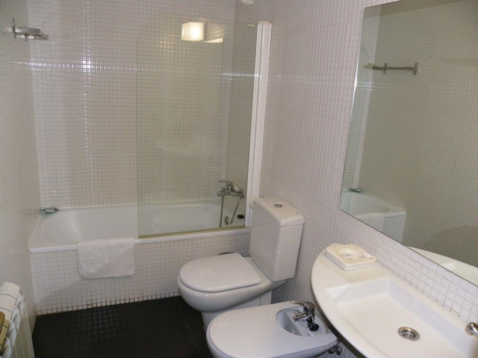 Bathroom 3, Casa Granero, Madrid