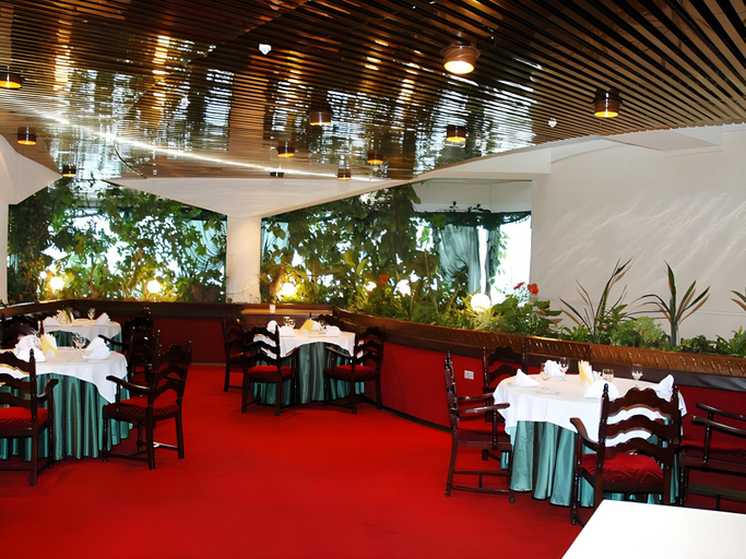 Food & Drinks 3, Hotel Salute, Pechers'kyi