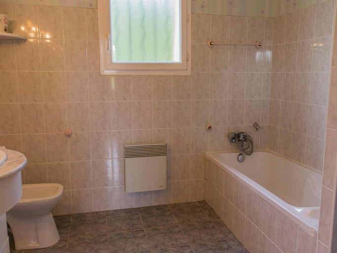 Bathroom 3, Stunning villa in Nouvelle-Aquitaine w/ , Lot-et-Garonne