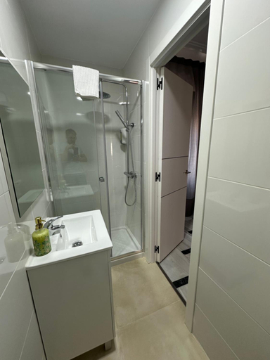 Others 5, Hostal Arrate, Madrid