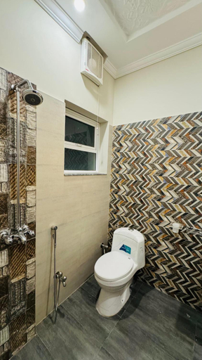 3, Hotel Breezy, Lahore