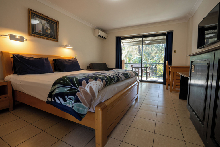 Bedroom 5, Novena Palms Motel, Northgate