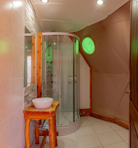 Bathroom 4, Patagonia Eco Domes, Lago Argentino