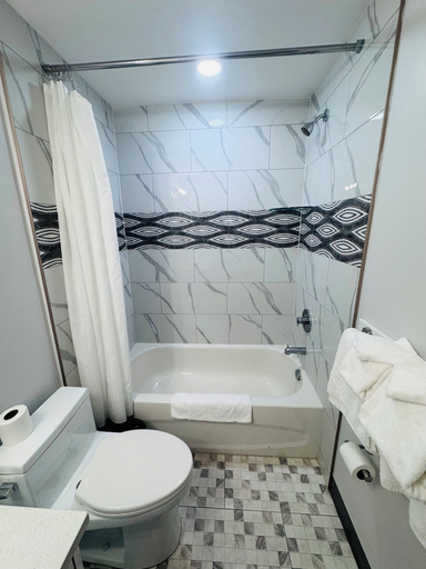 Bathroom 4, Ramshorn Motel, North Okanagan
