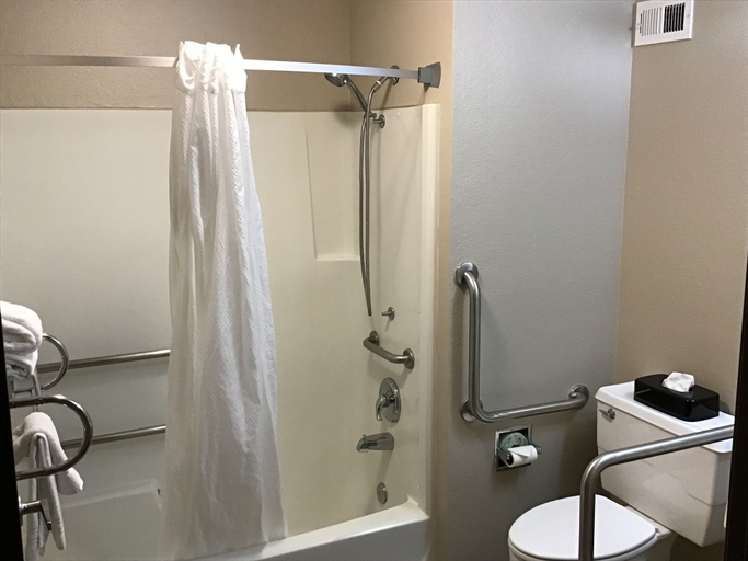 Bathroom 4, Super 8 by Wyndham Dillon, Beaverhead