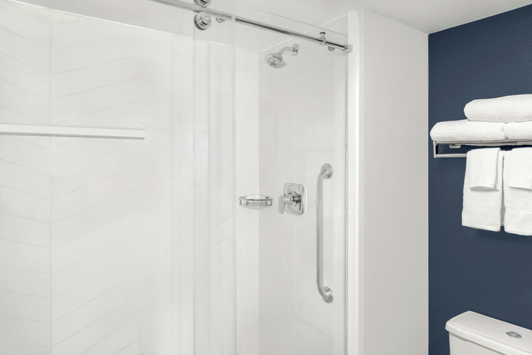 Bathroom 3, Fairfield Inn & Suites by Marriott San Francisco San Carlos, San Mateo