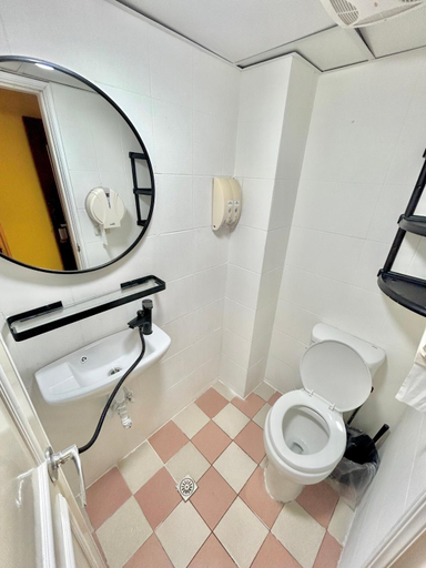 Bathroom 4, Triple Tiger Hostel, Taipei City