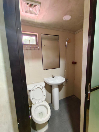 Bathroom 3, FortuneBay Hotel, Tabuelan
