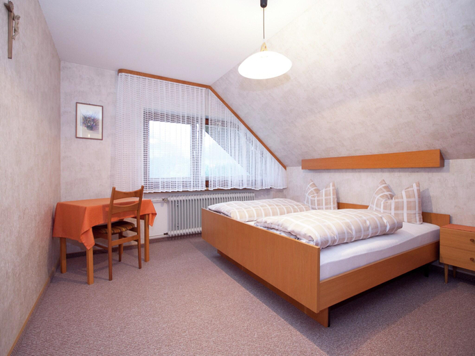 Bedroom 2, Ferienwohnung mit Weinbergblick, Ortenaukreis