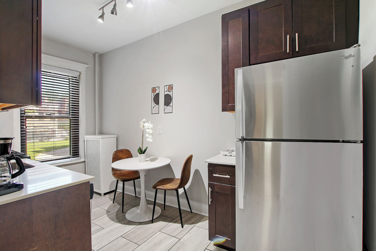 Others 5, Bright 1BR - Woodlawn 1E, Cook