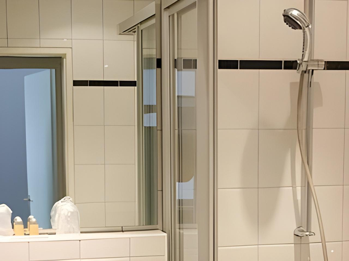Bathroom 4, Hotel Mondial Comfort Frankfurt City Centre, Frankfurt am Main