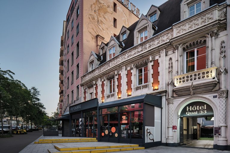 Exterior & Views