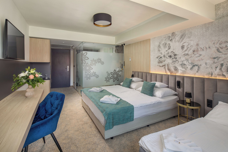 Bedroom 3, SunGarden Wellness & Conference Hotel, Siófok