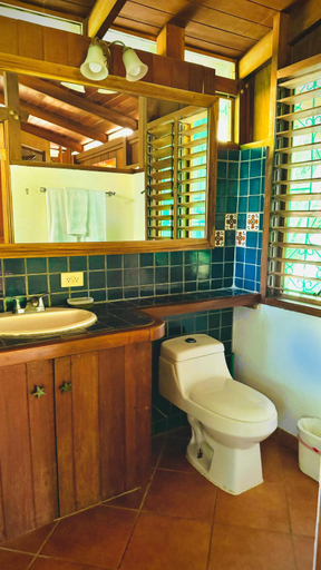 Bathroom 3, Mal Pais Surf Camp, Puntarenas