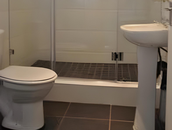 Bathroom 3, Vetho 2 Apartments OR Tambo Airport, Ekurhuleni
