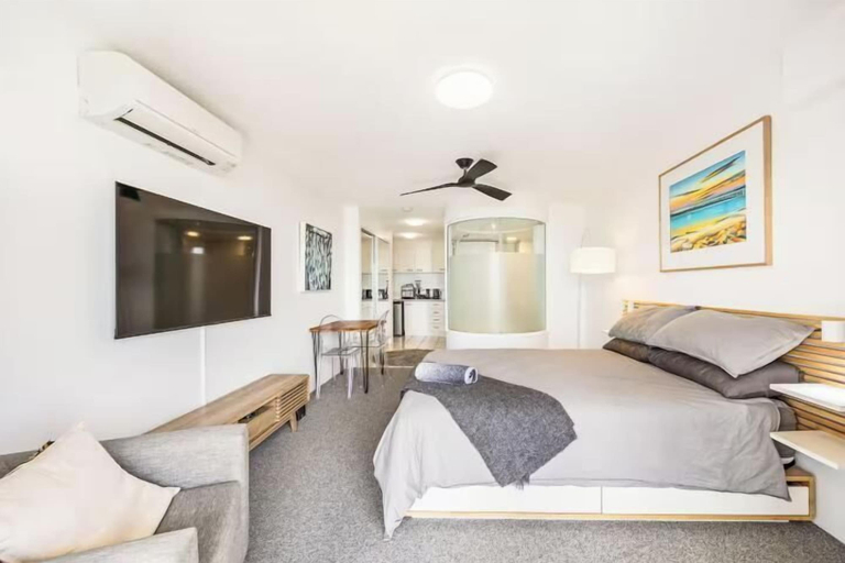 Others 5, Wake to the Waves - Oceanfront Apartment, Hervey Bay - Pt A