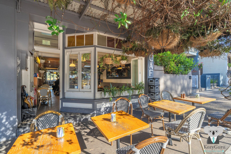 Food & Drinks, Kozyguru | Balmain | Townhouse bridge view or Charming Comfy Studio, Sydney