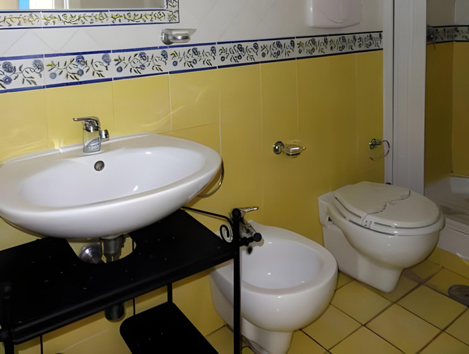 Bathroom 5, Dimora Carlo III, Salerno