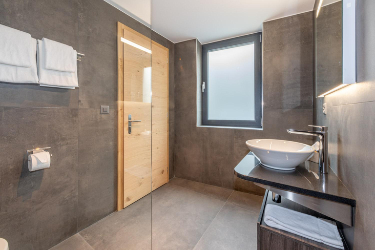 Bathroom 3, Hotel Heimatlodge, Visp