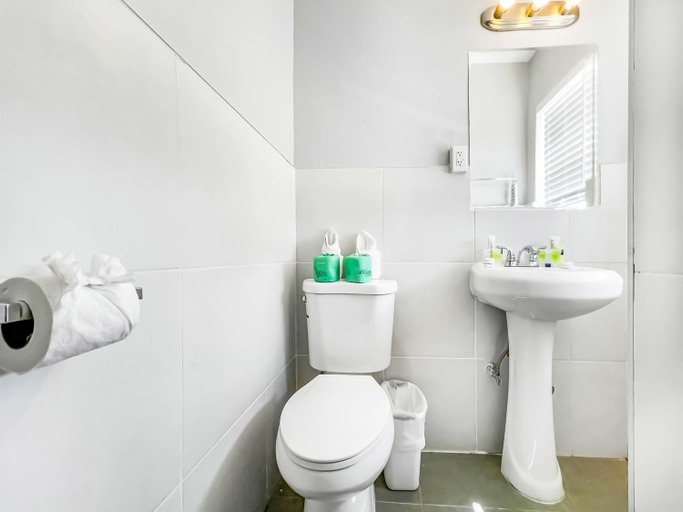 Bathroom 3, Ocean Villas, Broward