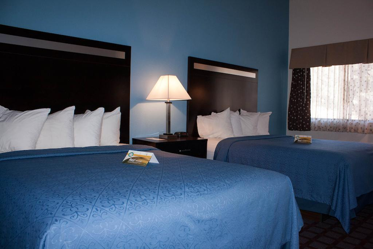 Bedroom 3, Quality Inn Near Mammoth Mountain Ski Resort, Mono