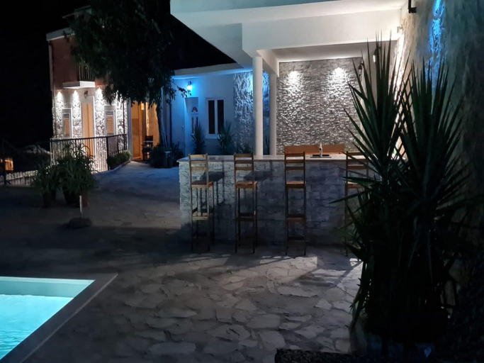 Sport & Beauty 2, Holiday Home Mico with Swimming Pool, Gradac