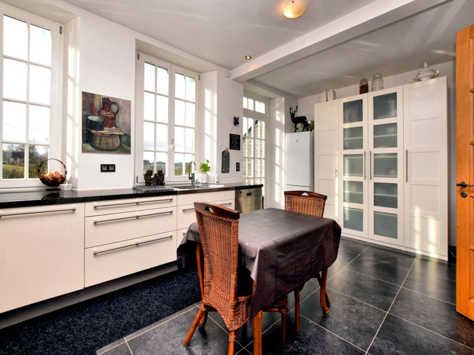 Others 3, Countryside Escape for 9, Namur