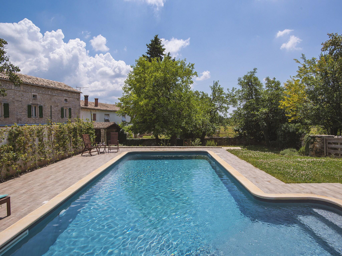 Sport & Beauty, Holiday Home Svetvincenat with Pool, Svetvinčenat