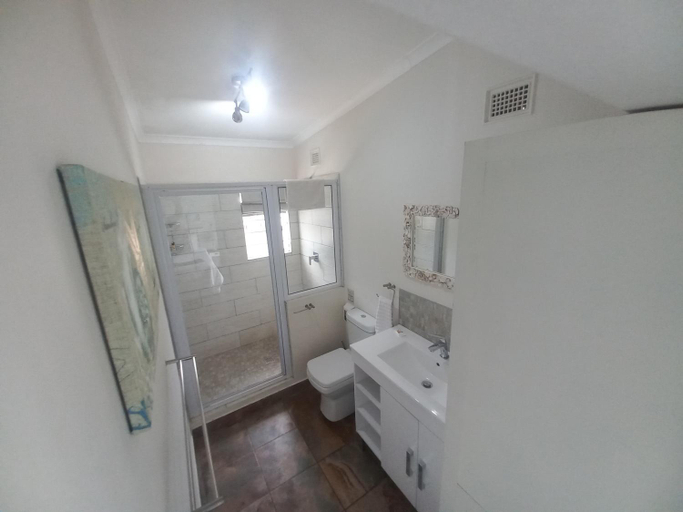 Bathroom 4, Seagulls Beach House, Ugu