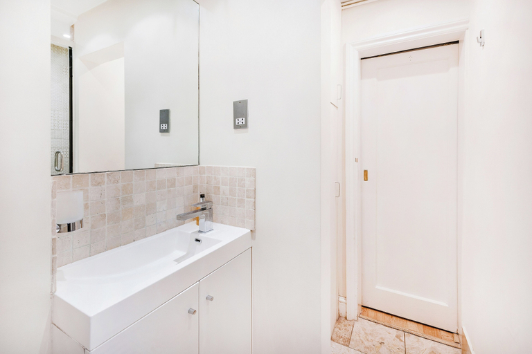 Bathroom 2, London Bliss Apartment - 1 Bed Beauty, London