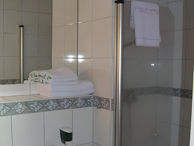 Bathroom, Naturparkhotel Haus Hubertus, Görlitz
