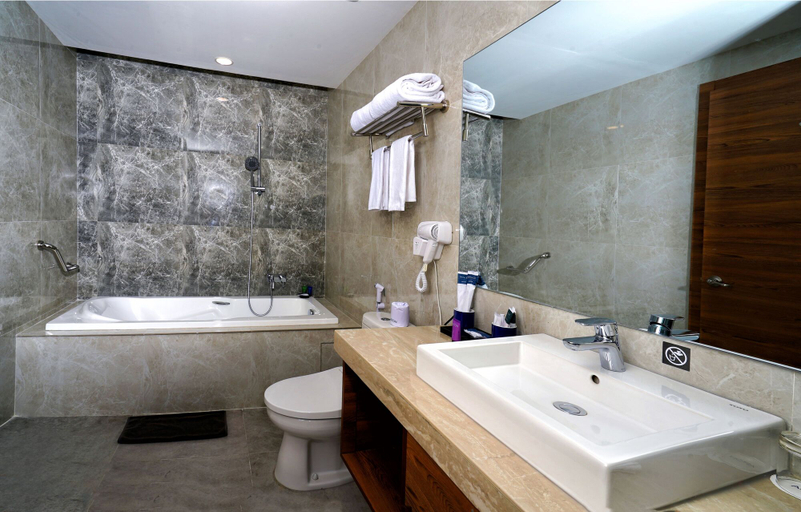 Bathroom 4, Aston Inn Pandanaran, Semarang