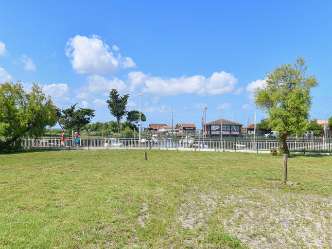 2, Villa in Lanton near the beach with harbour view, Gironde