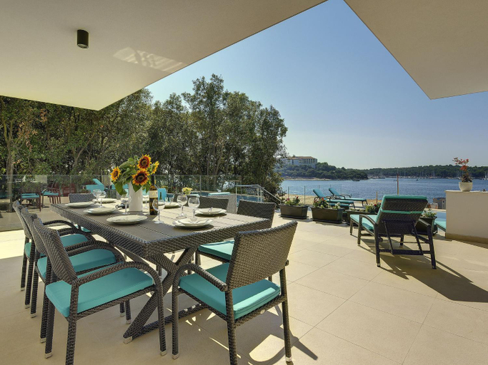 Food & Drinks 5, Villa in Pjescana by the Beach with Pool, Medulin