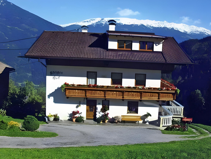 Others 4, Apartment in Zillertal near Ski Slopes, Schwaz