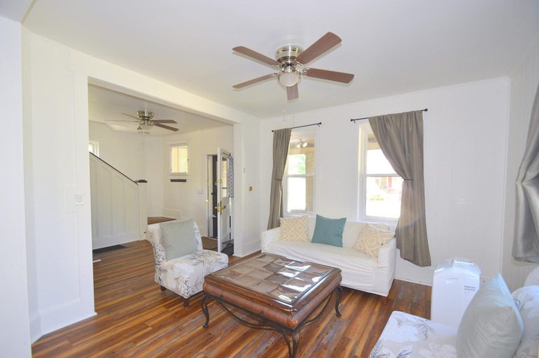 Others 3, Broadway Cottage - Convenient Location!, Morgan