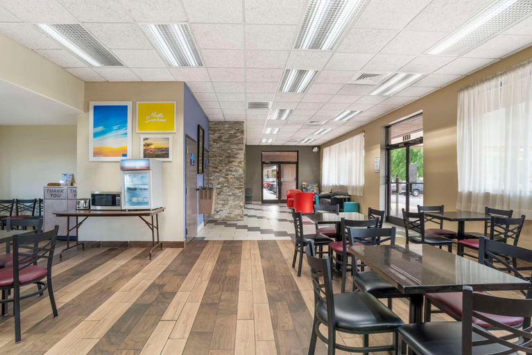 Public Area 2, Quality Inn near Speedway, Wilkes