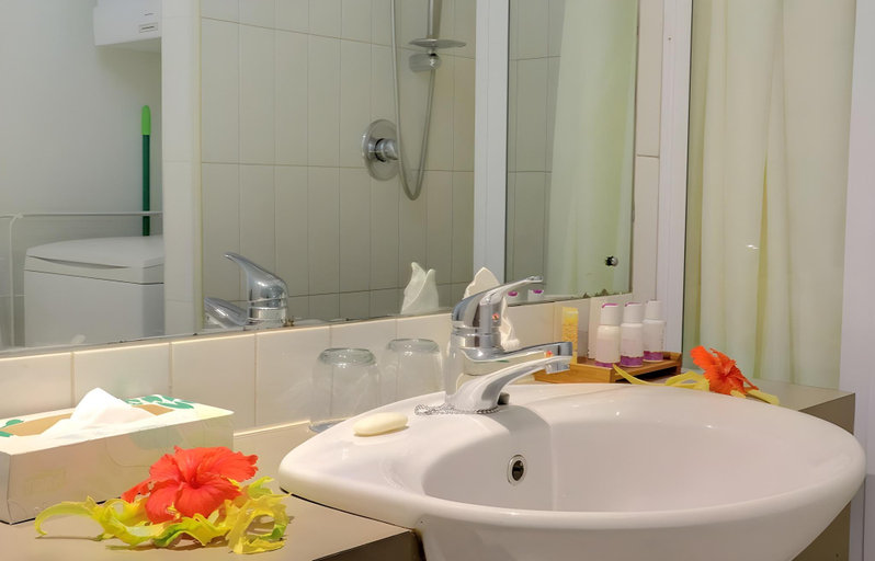 Bathroom 5, The Terraces Apartment Resort, Ba