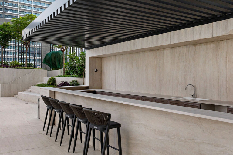 Food & Drinks 2, Modern Studio at Paragon, Dubai