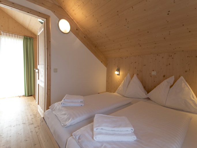 Room 3, Attractive Chalet With Jacuzzi, Murau