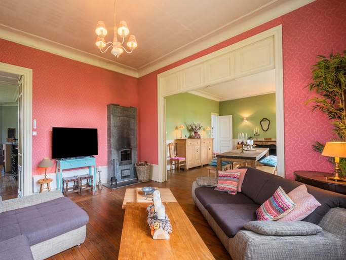 Others 5, Holiday home adjoining a chateau., Ardennes