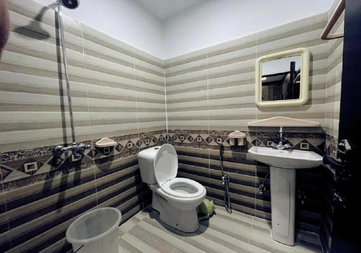 Bathroom, Oriole Guest House, Islamabad