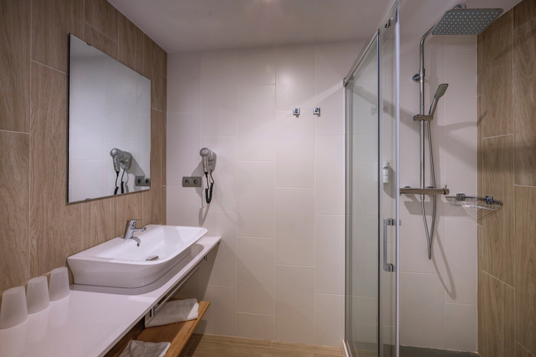 Bathroom 4, 4R Salou Park Resort II, Tarragona