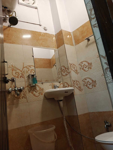 Bathroom 5, Hotel Sudarshan, Hardwar