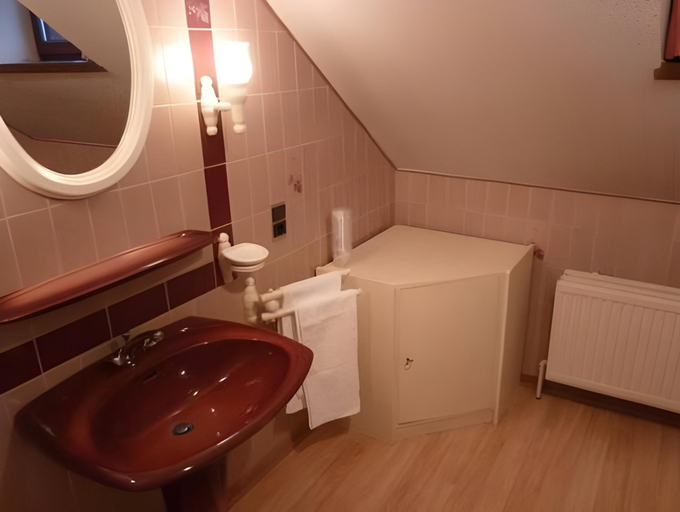 Bathroom 3, Charming Cottage in Malmedy, Liège