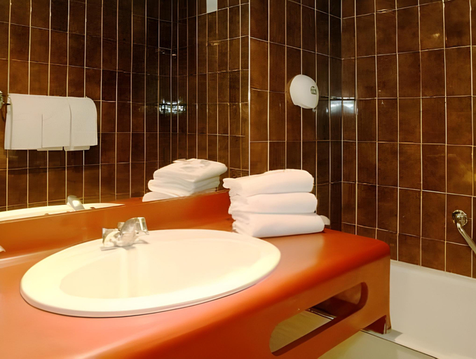 Bathroom 3, Hotel Lys de Marie, Hautes-Pyrénées