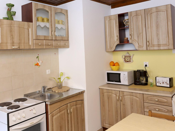 Others 4, ApartmentRooms Savonari - Two Bedroom Studio Apartment with Terrace, Pojezerje