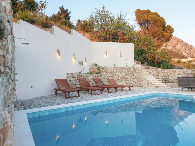 Sport & Beauty 2, Villa in Podgora with Pool near Beach, Podgora